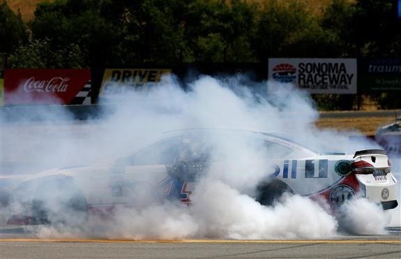 Nascar, Harvick vince a Sonoma