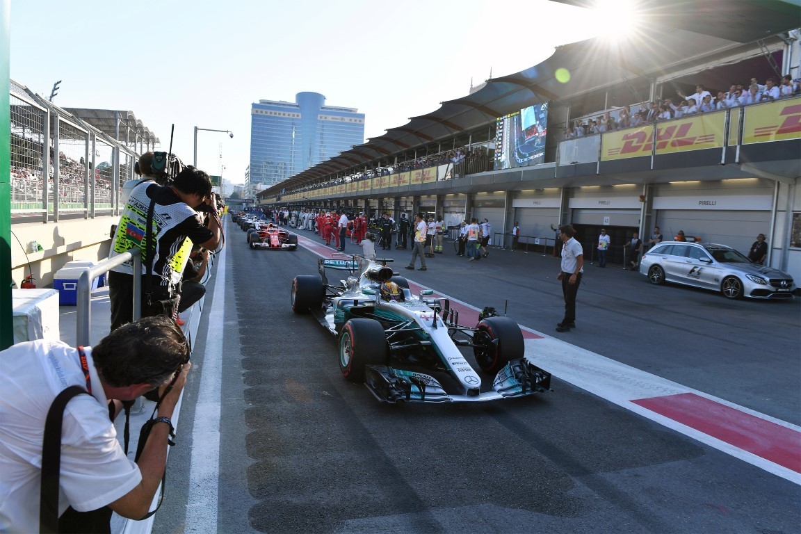 Team radio a Baku, Hamilton: "Charlie, 10" non sono abbastanza"