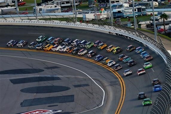 Nascar, Ricky Stenhouse Jr. prevale a Daytona