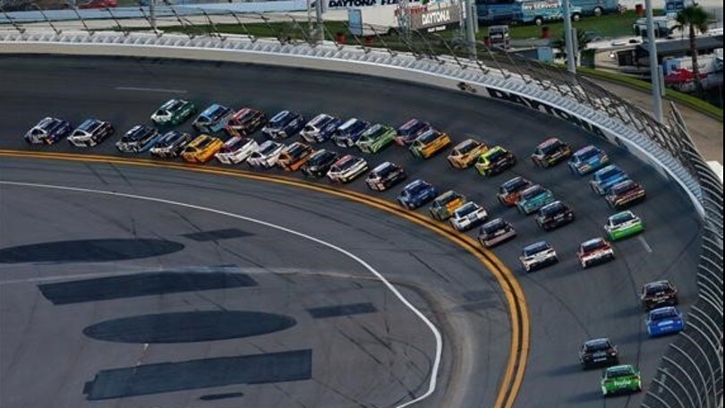 Nascar, Ricky Stenhouse Jr. prevale a Daytona