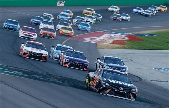 Nascar, Truex mette la terza in Kentucky