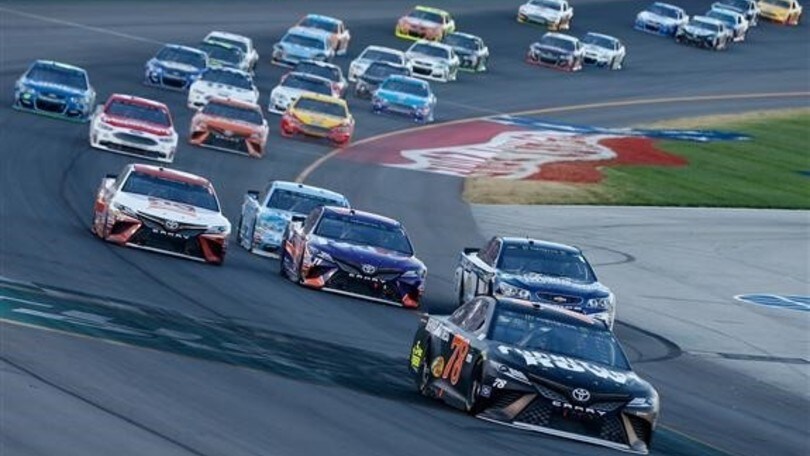 Nascar, Truex mette la terza in Kentucky