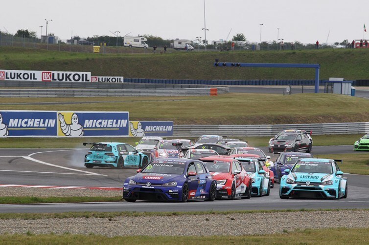 TCR Series Germania, Morbidelli sbanca Oschersleben