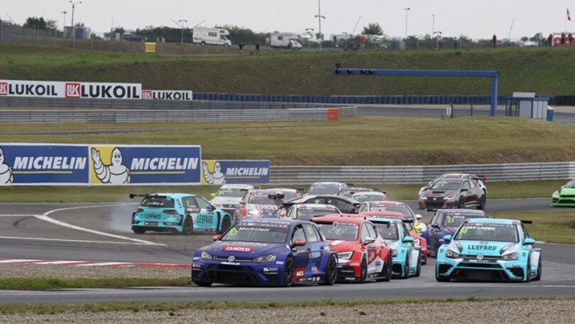 TCR Series Germania, Morbidelli sbanca Oschersleben