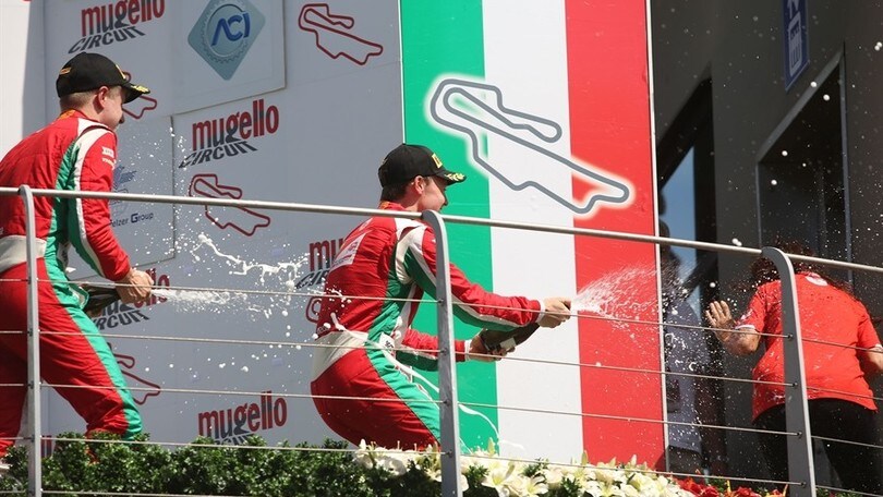 F4 Mugello, Armstrong domina gara 1