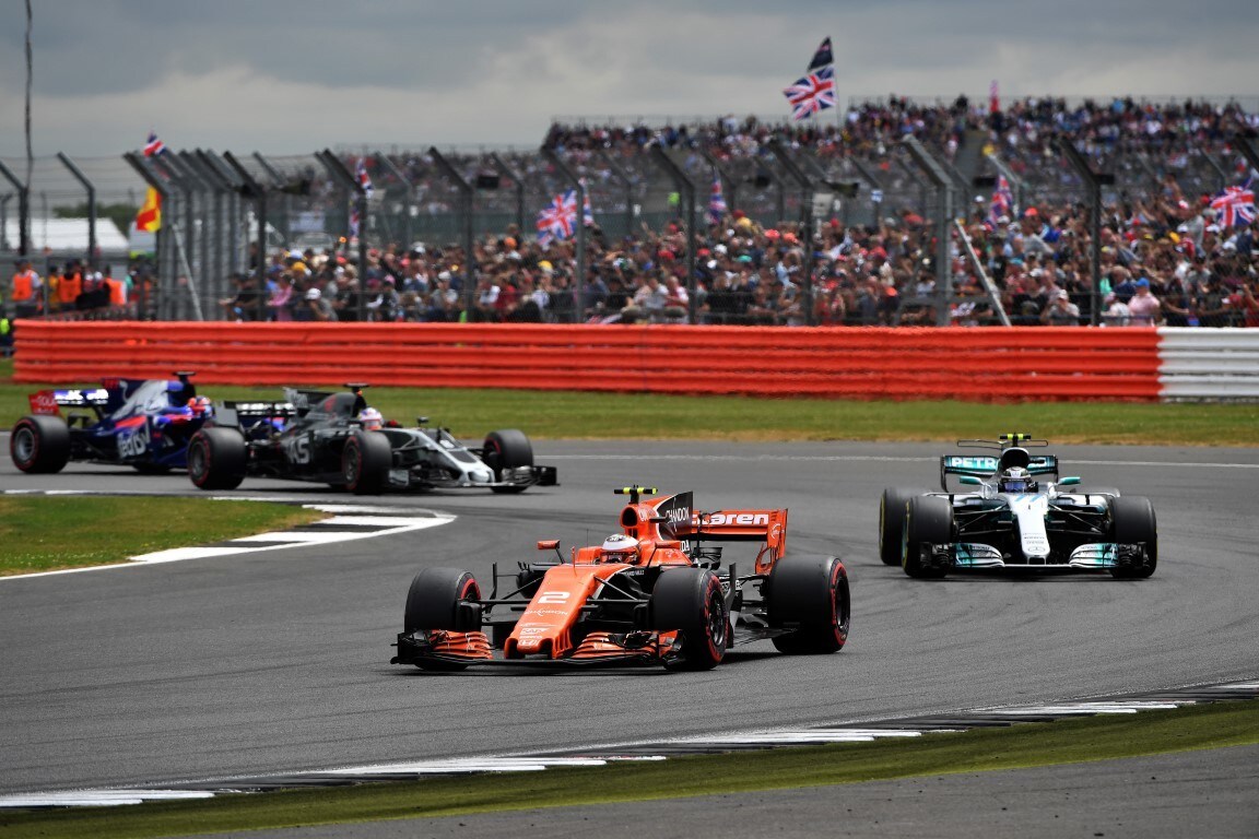Zak Brown e la McLaren debole che fa comodo a tanti