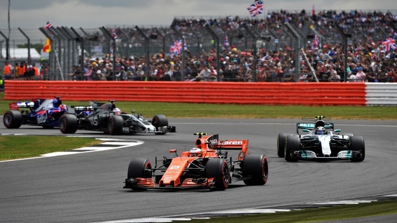 Zak Brown e la McLaren debole che fa comodo a tanti