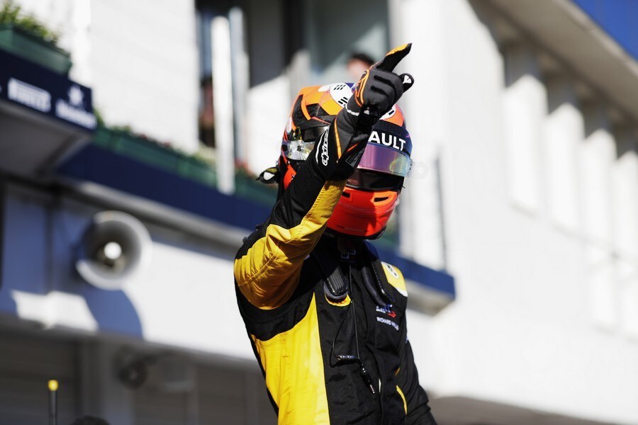GP3 Budapest: colpo di scena Russel, vince Aitken