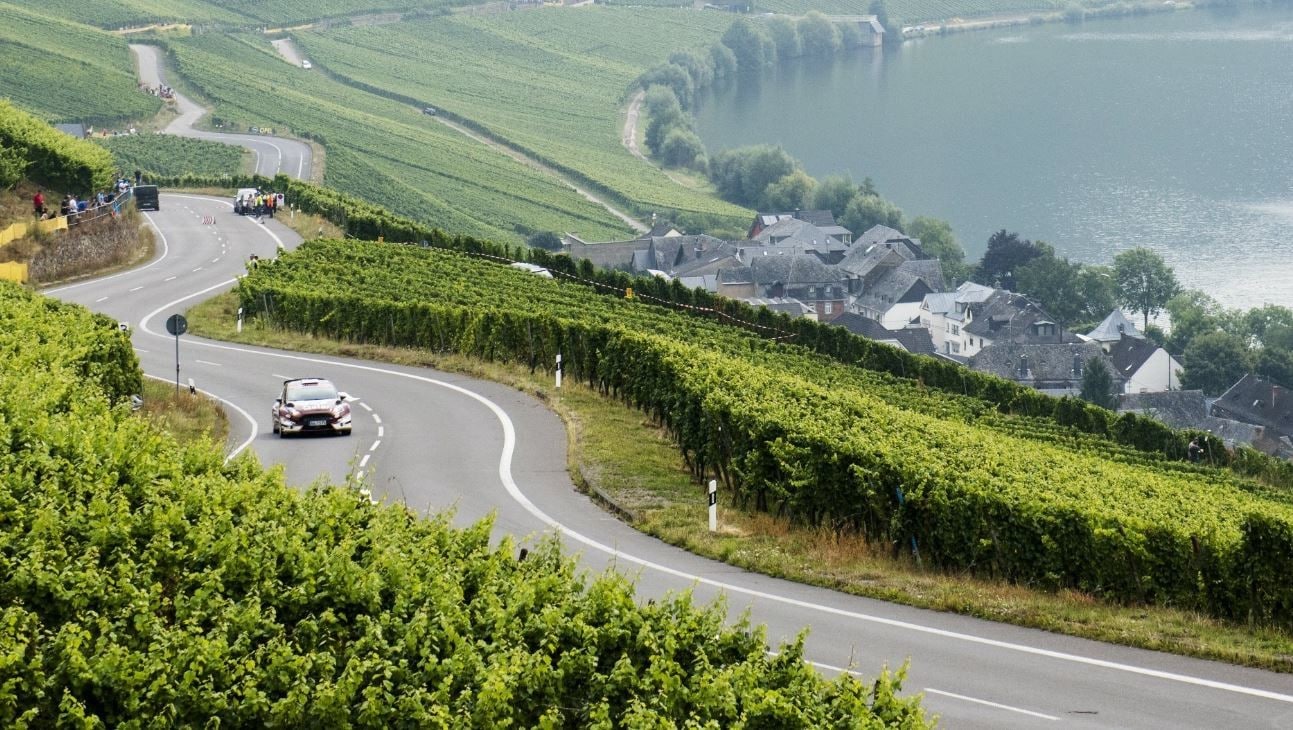 Wrc, il Mondiale Rally assaggia l'asfalto tedesco