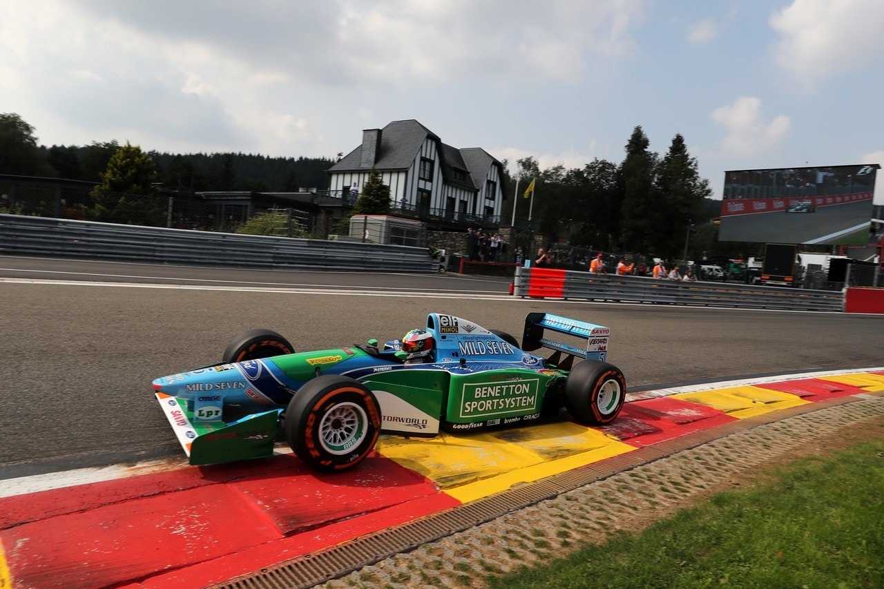 Mick Schumacher guida a Spa la Benetton del padre