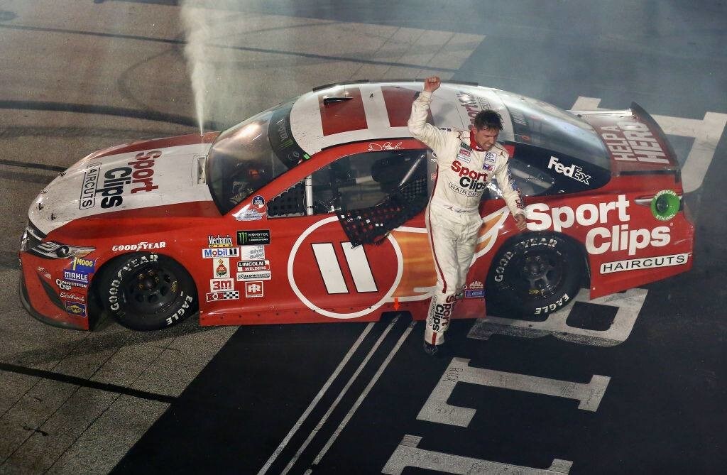 Nascar, trionfo vintage per Hamlin a Darlington