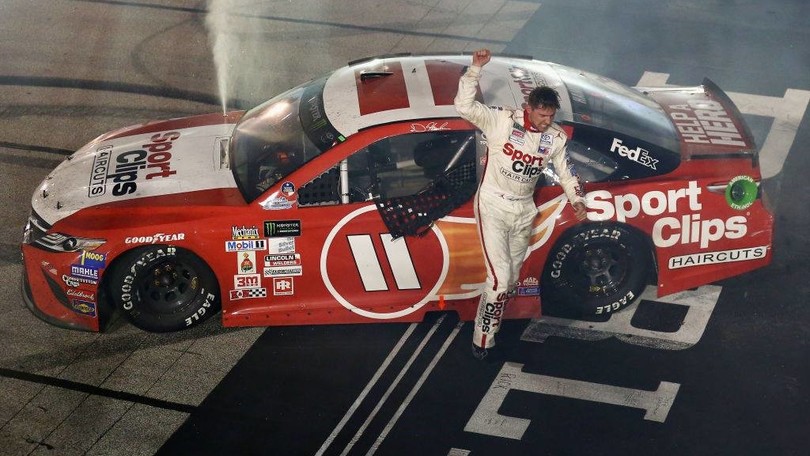 Nascar, trionfo vintage per Hamlin a Darlington
