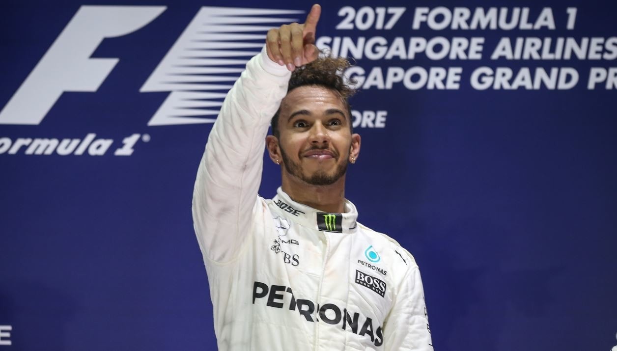 F1 Singapore, Hamilton profetico: “Oggi Dio mi ha benedetto”