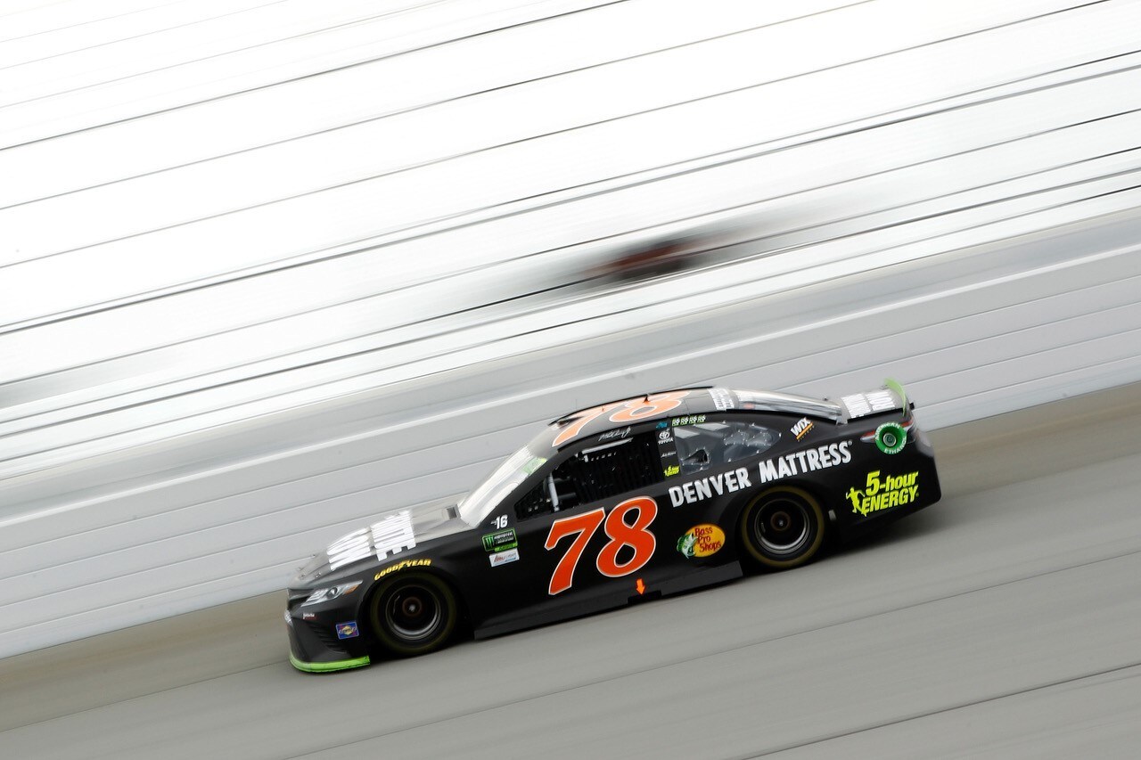 Truex apre i playoff Nascar a Chicago