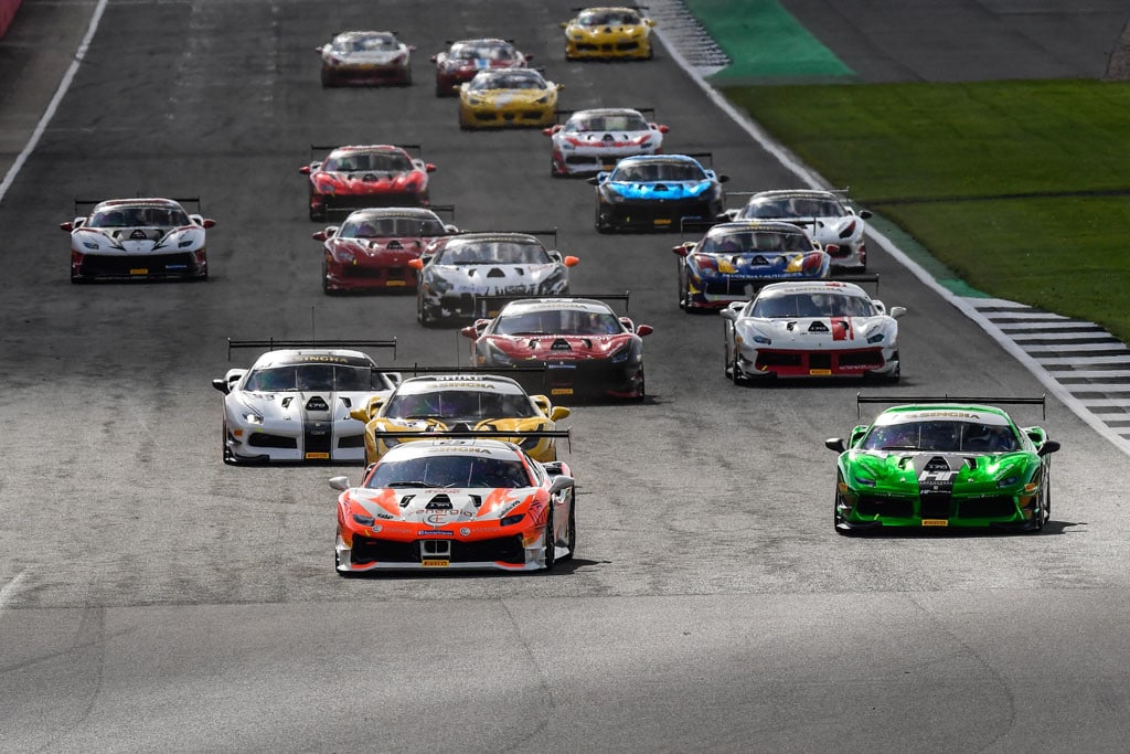 Ferrari Challenge Silverstone: pari tra Di Amato e Baron, ma l'italiano allunga