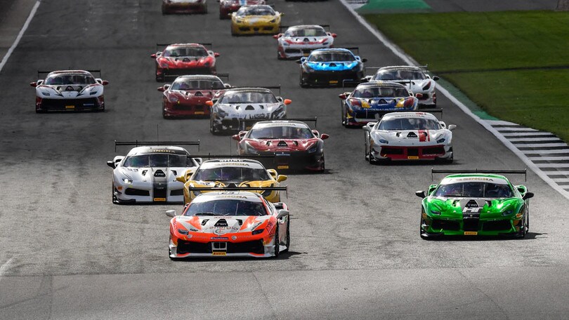 Ferrari Challenge Silverstone: pari tra Di Amato e Baron, ma l'italiano allunga