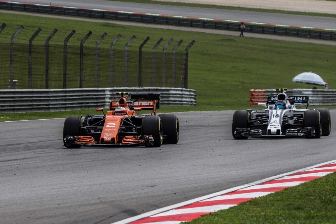 Formula 1 Malesia, Vandoorne eclissa Alonso