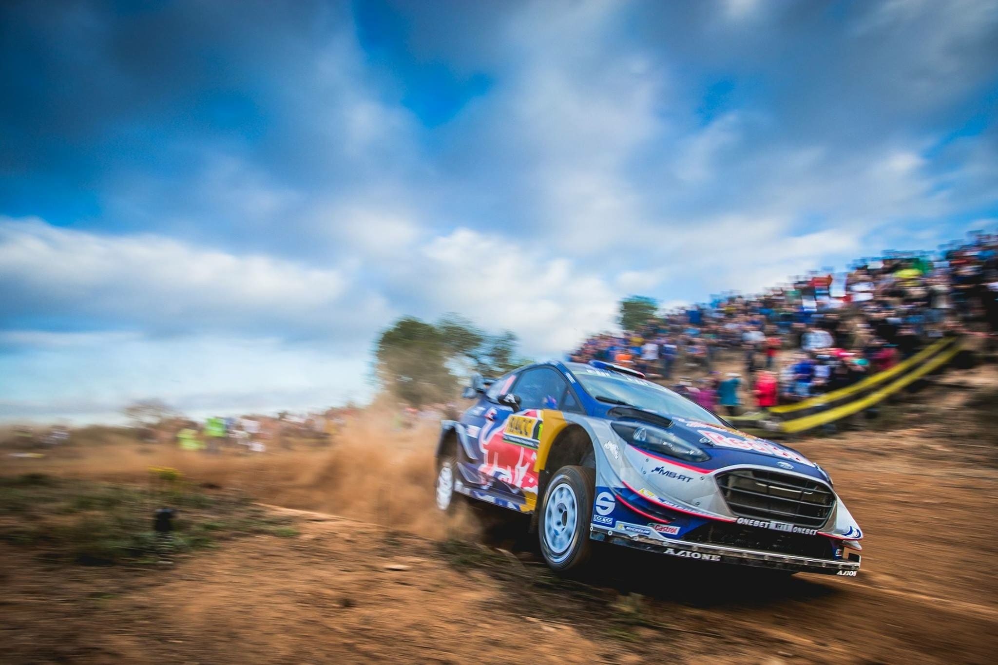 Rally Catalunya, Mikkelsen di un soffio su Ogier al termine della tappa 1
