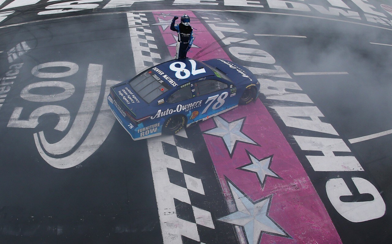 Nascar, Truex ancora protagonista a Charlotte