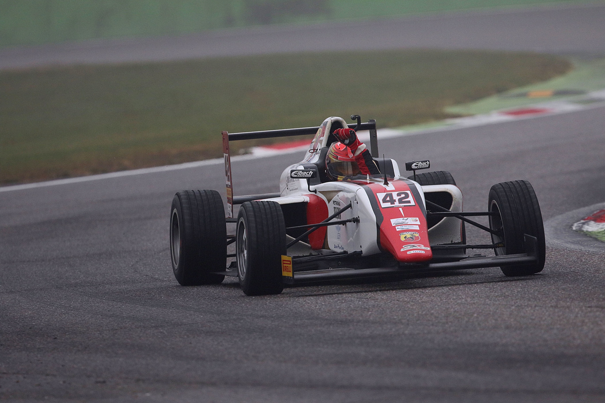 F.4 Italia, Petrov si ripete in gara 2 a Monza