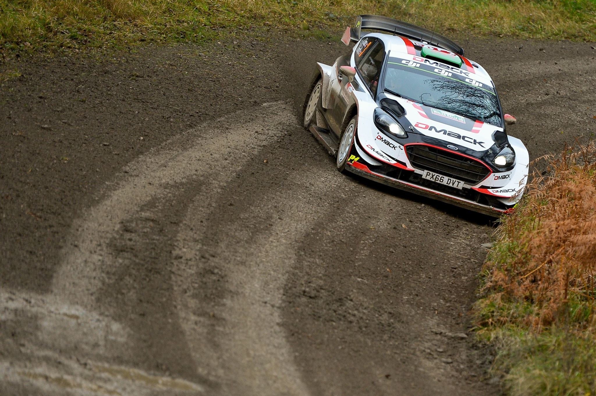 Rally del Galles, Evans padrone di casa e della prima tappa