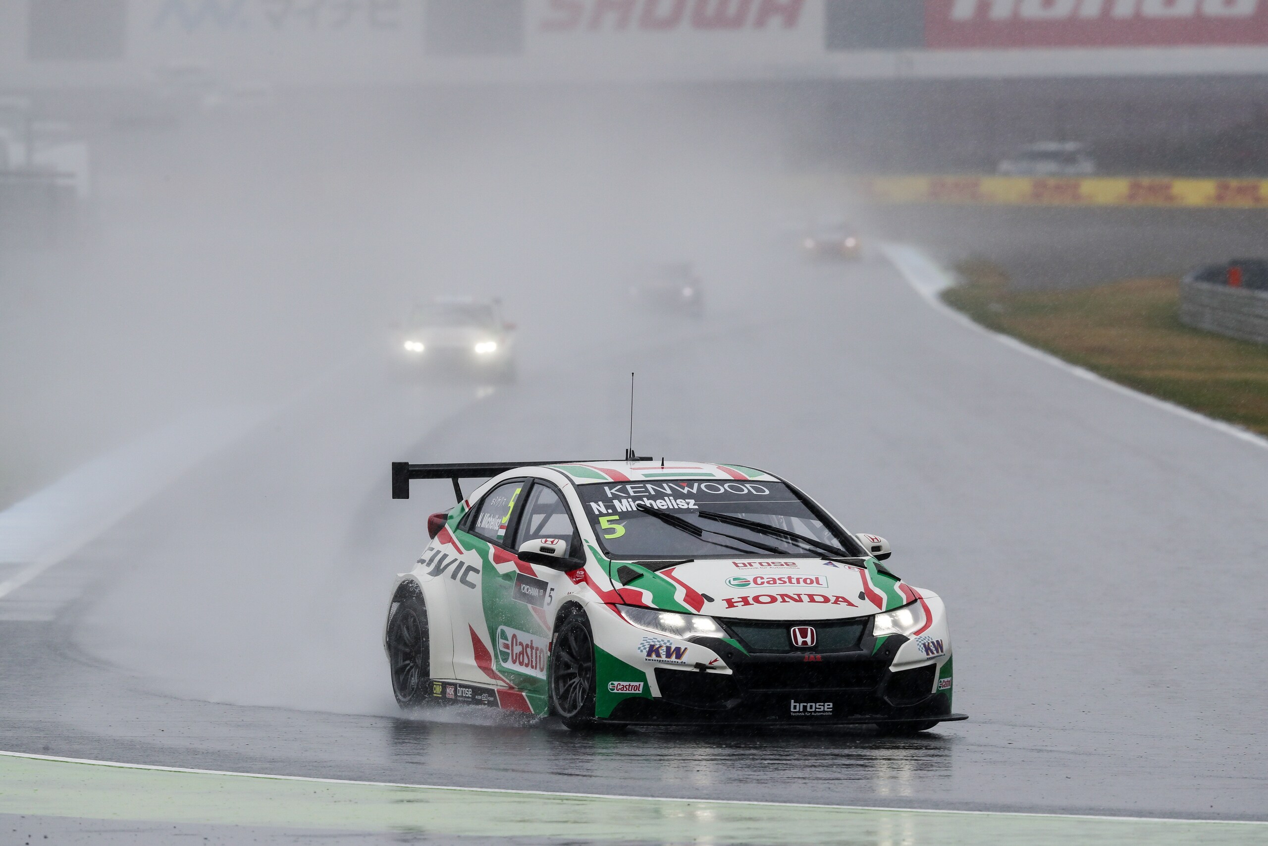 WTCC: nel diluvio di Motegi festeggiano Chilton e Michelisz