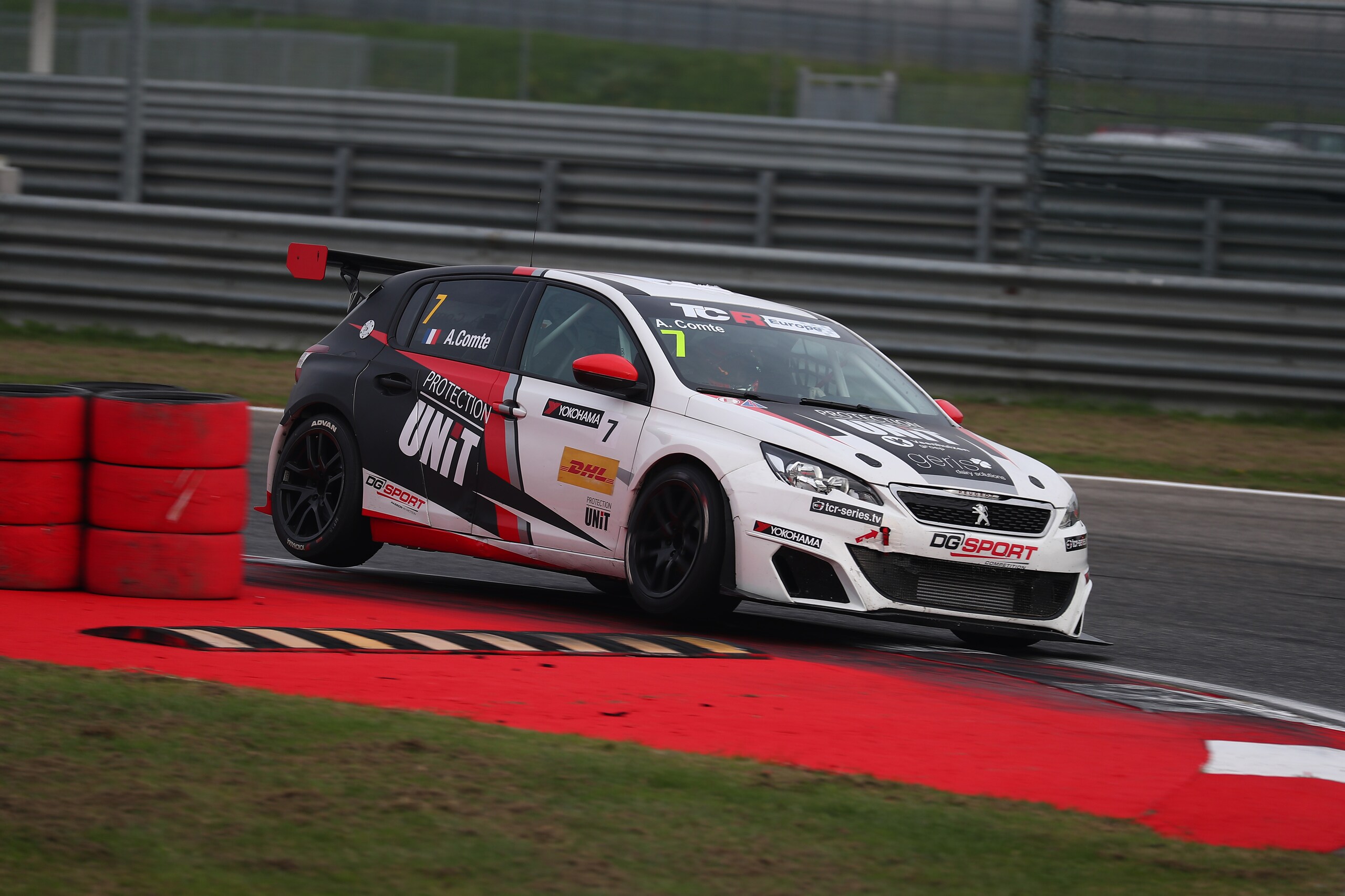 TCR Europe Trophy: vince Tarquini, il campione é Comte