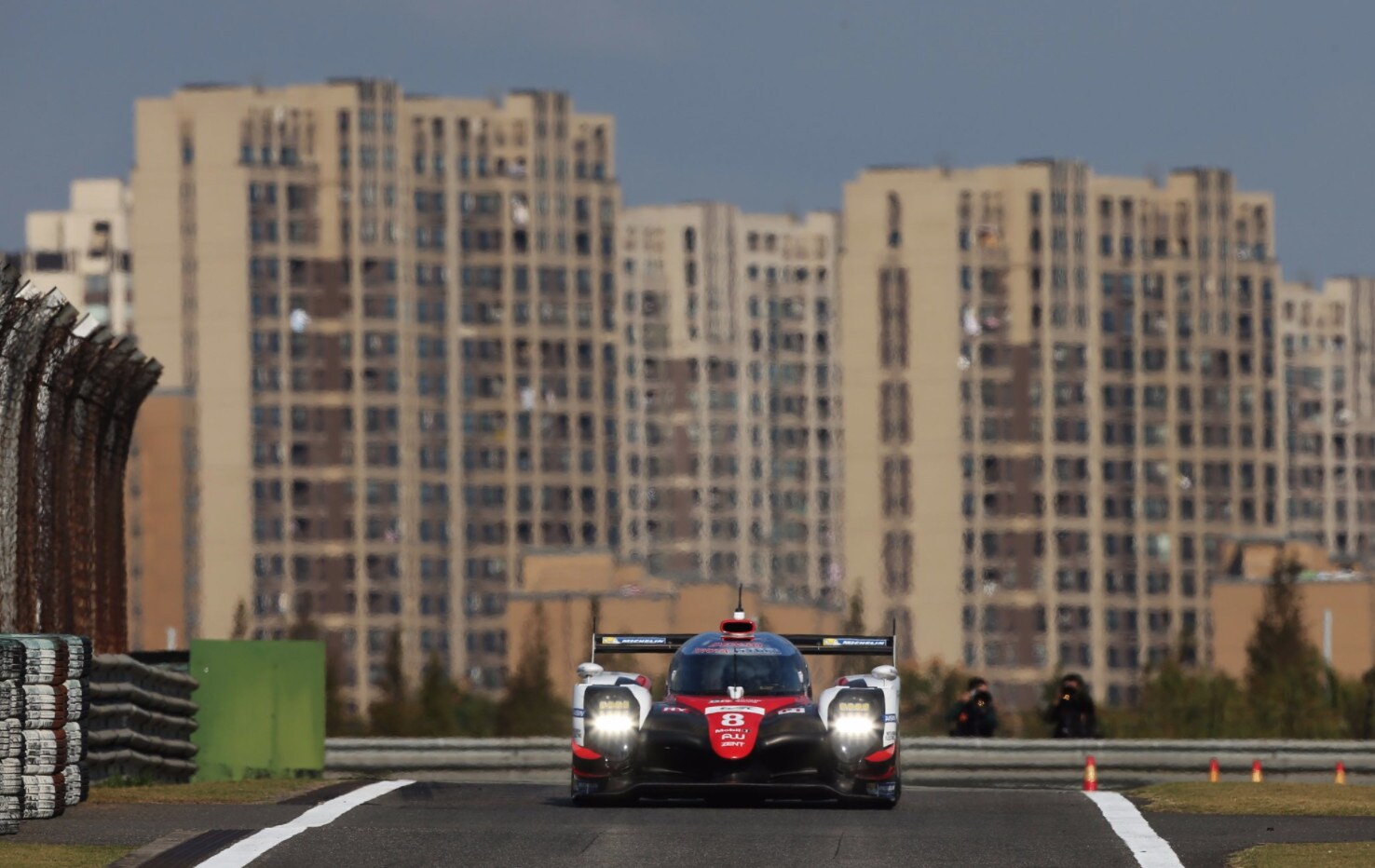 6 Ore di Shanghai: Toyota in pole, Porsche vede il titolo