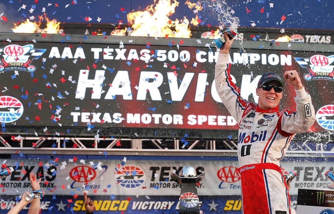Nascar, Harvick torna alla vittoria in Texas e aggancia la finale