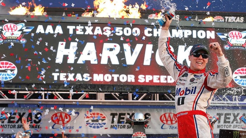 Nascar, Harvick torna alla vittoria in Texas e aggancia la finale