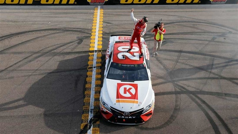 Nascar, addio da sogno per Kenseth a Phoenix