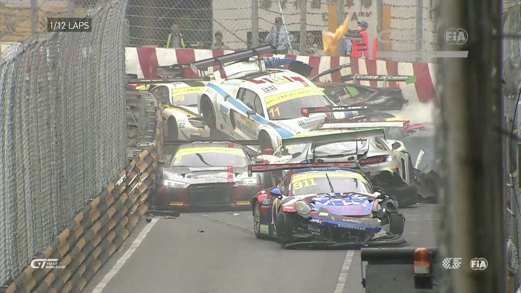 GP Macao, demolition derby nella qualyfing race della FIA GT World Cup