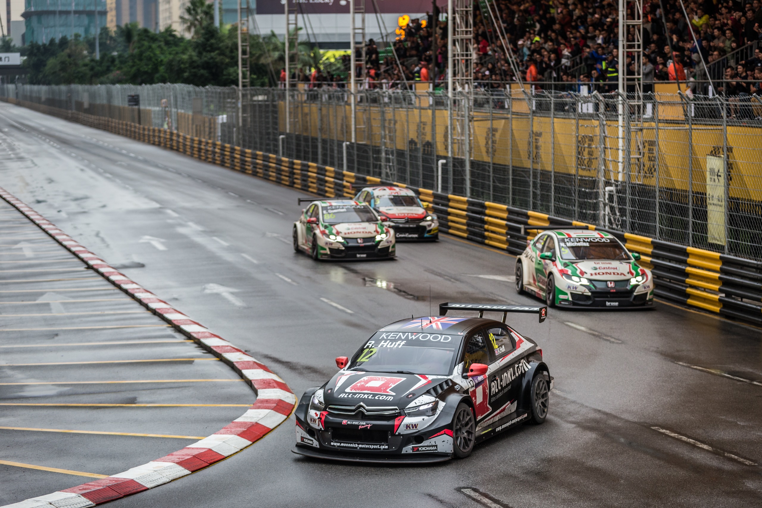 WTCC, vittoria da record per Rob Huff a Macao