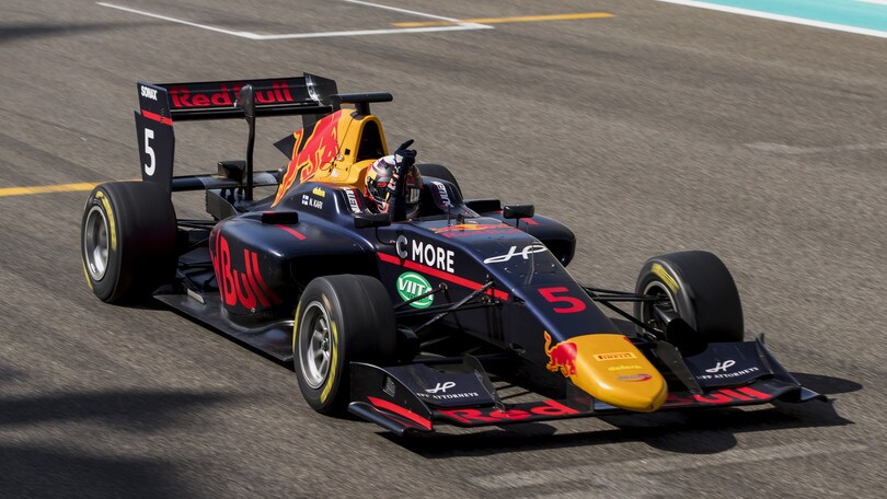 GP3 Abu Dhabi, Kari si riscatta e vince gara 1 a Yas Marina