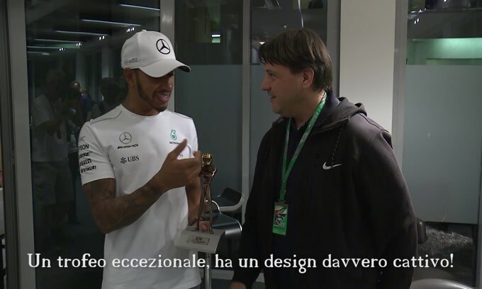 Caschi d'Oro 2017, Hamilton ritira il premio ad Abu Dhabi