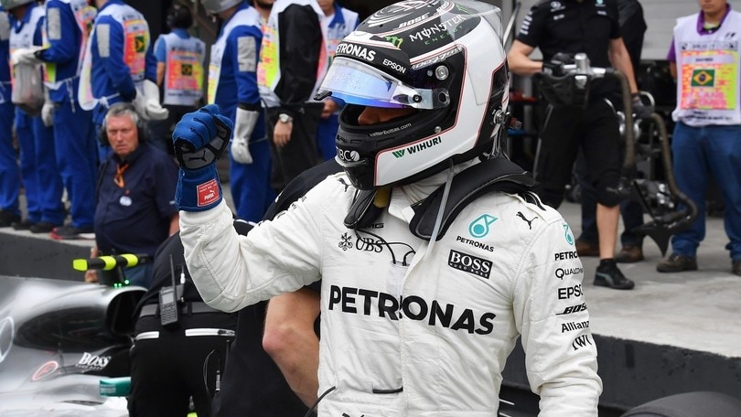 Bottas, un concorso per disegnare il casco 2018