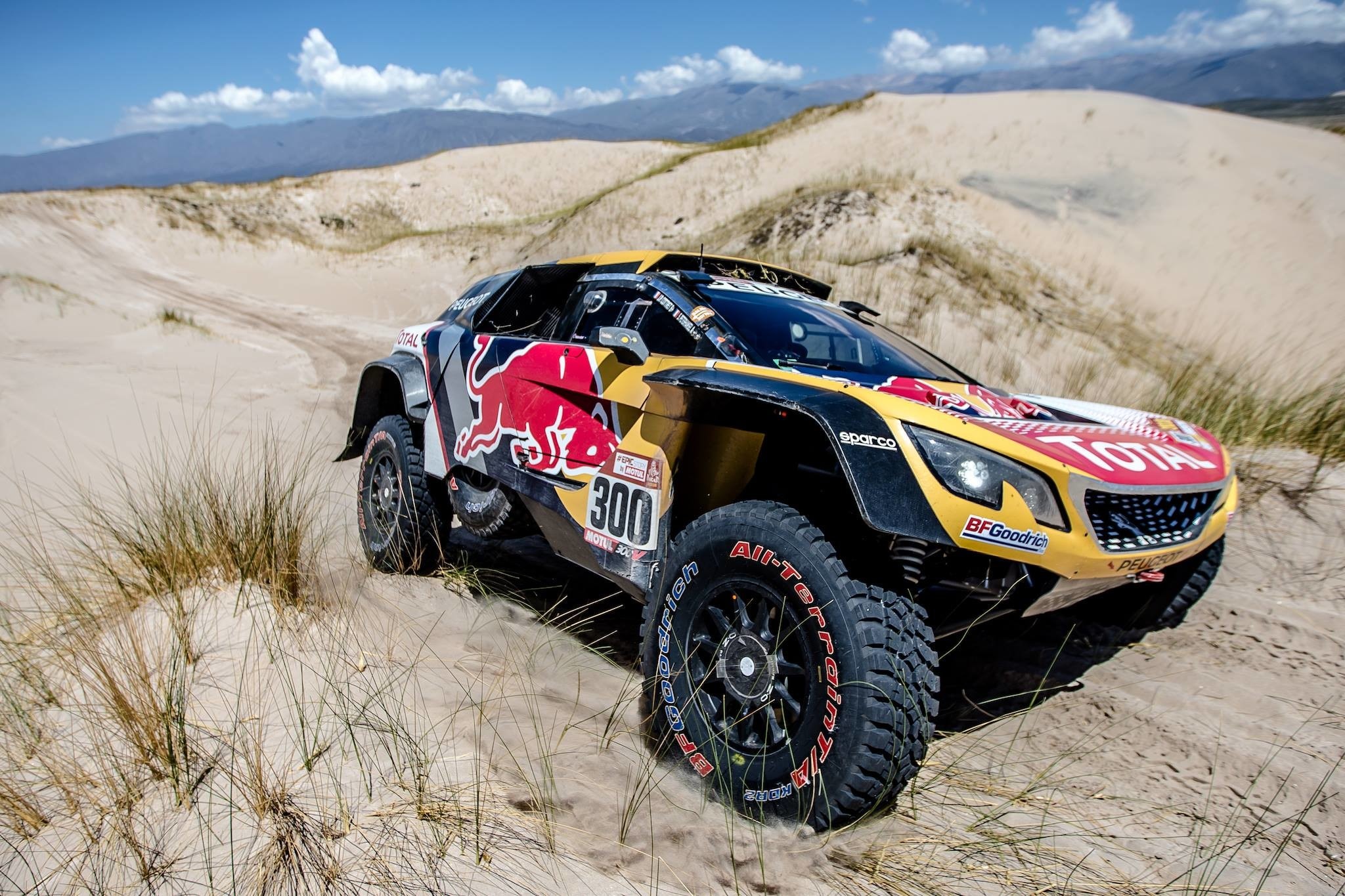 Dakar tappa 10: Peterhansel si impone, Sainz ancora leader