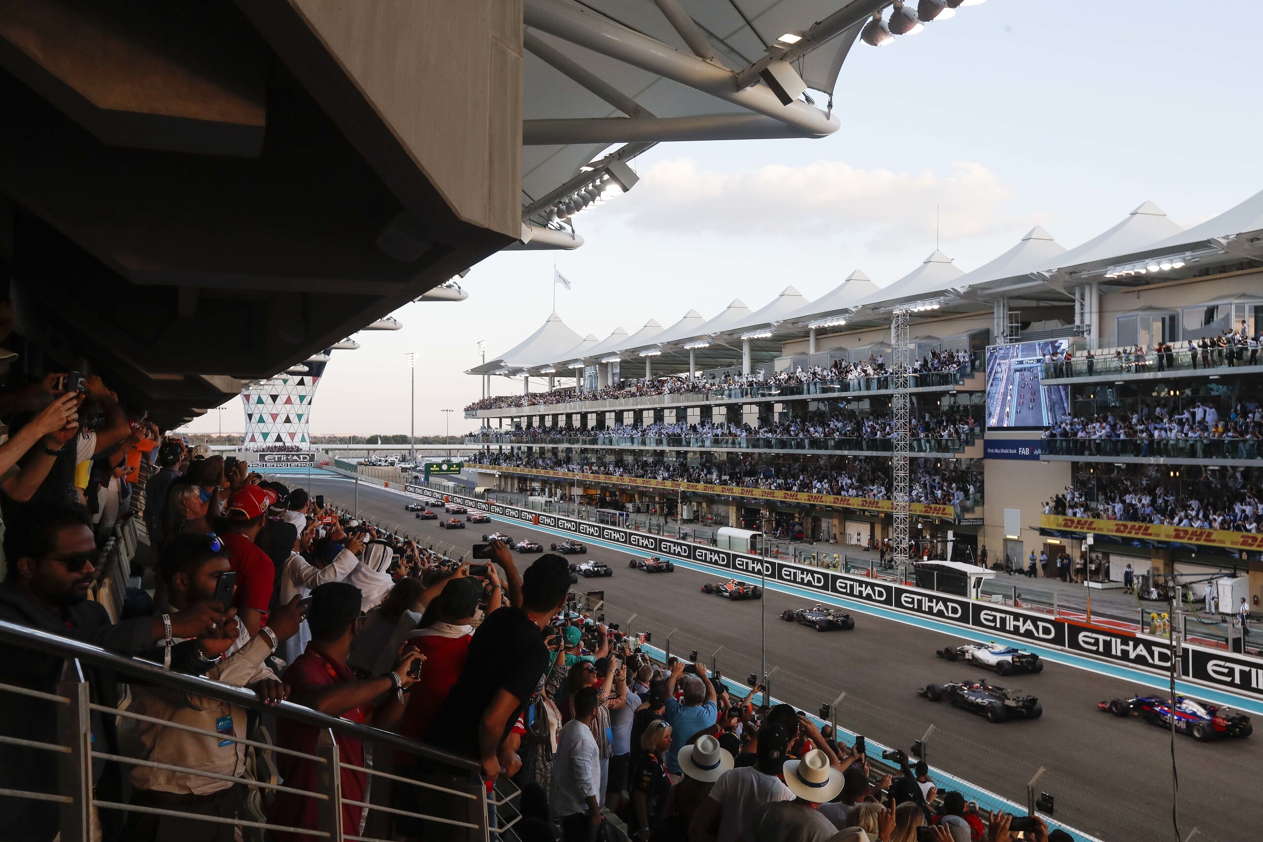Formula 1, cambiano anche gli orari: si corre alle 15.10