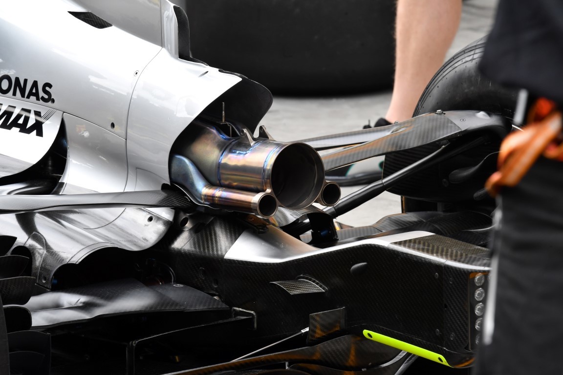 Mercedes: avviata la power unit in abiti Hilfiger