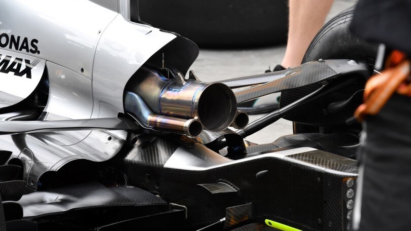 Mercedes: avviata la power unit in abiti Hilfiger