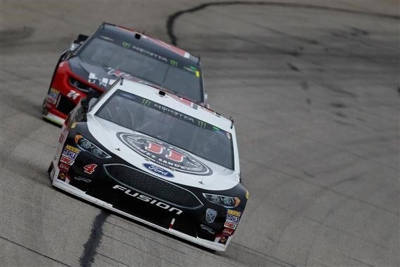 Nascar, Harvick domina nel suo stile ad Atlanta
