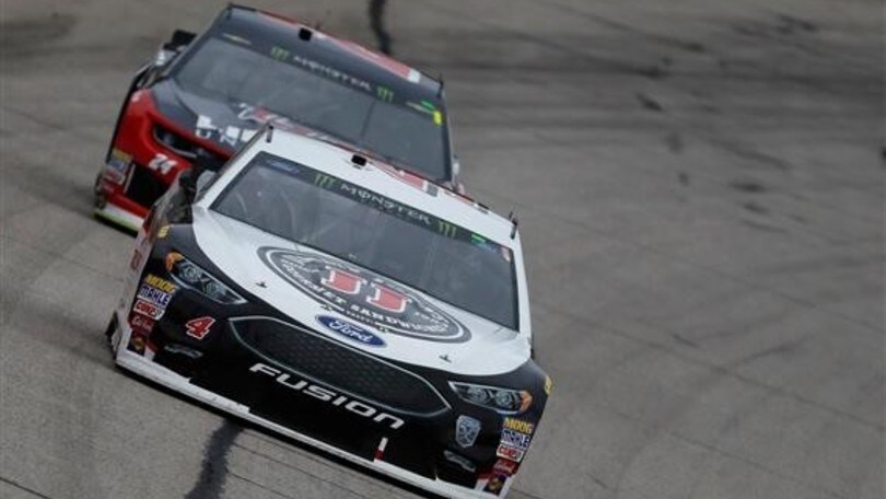 Nascar, Harvick domina nel suo stile ad Atlanta
