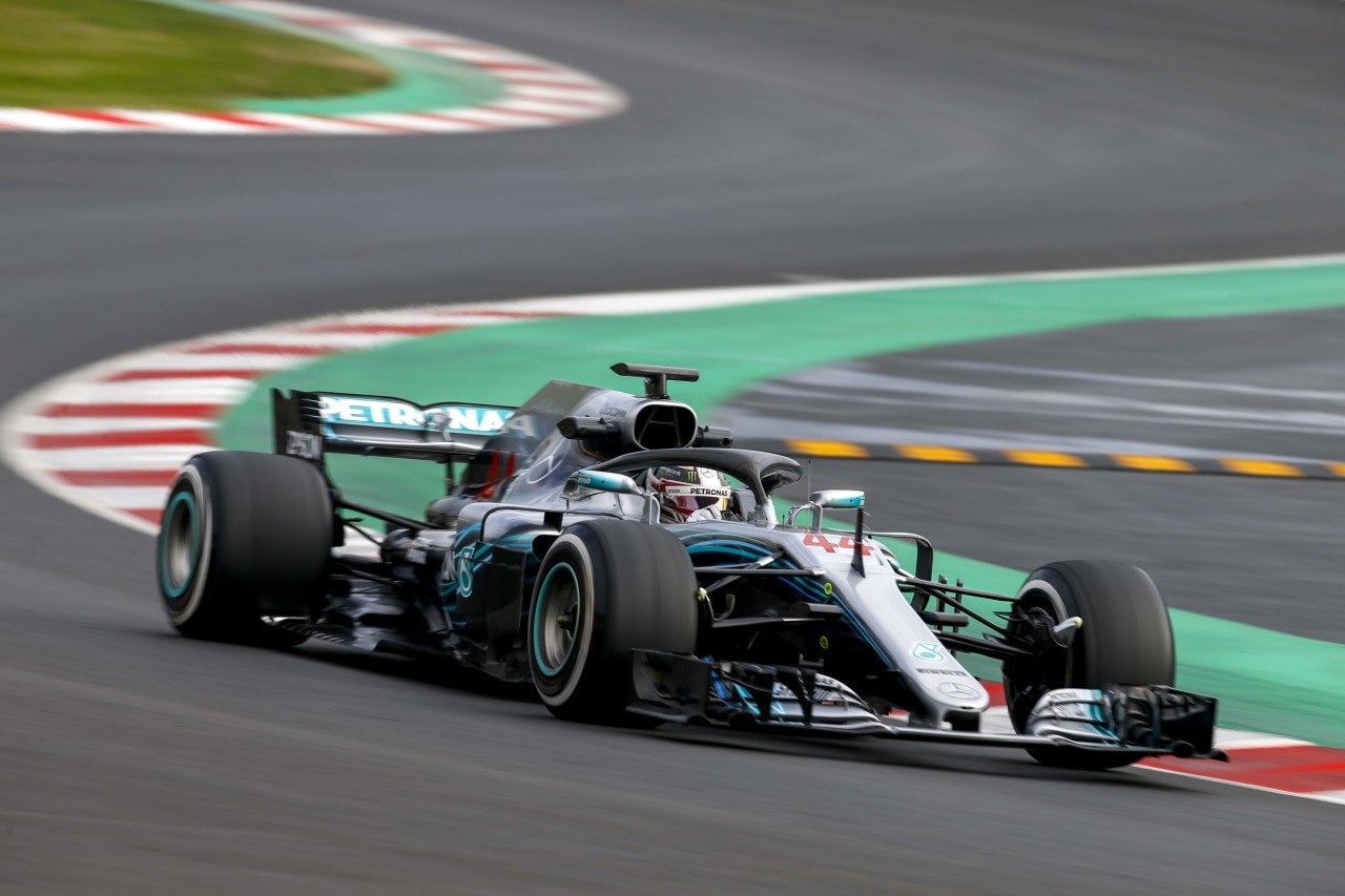 Test F1 Barcellona, Hamilton: W09 promossa, asfalto bocciato