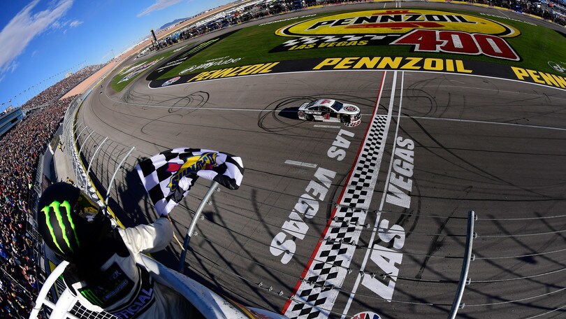 Nascar: a Las Vegas Harvick è incontenibile