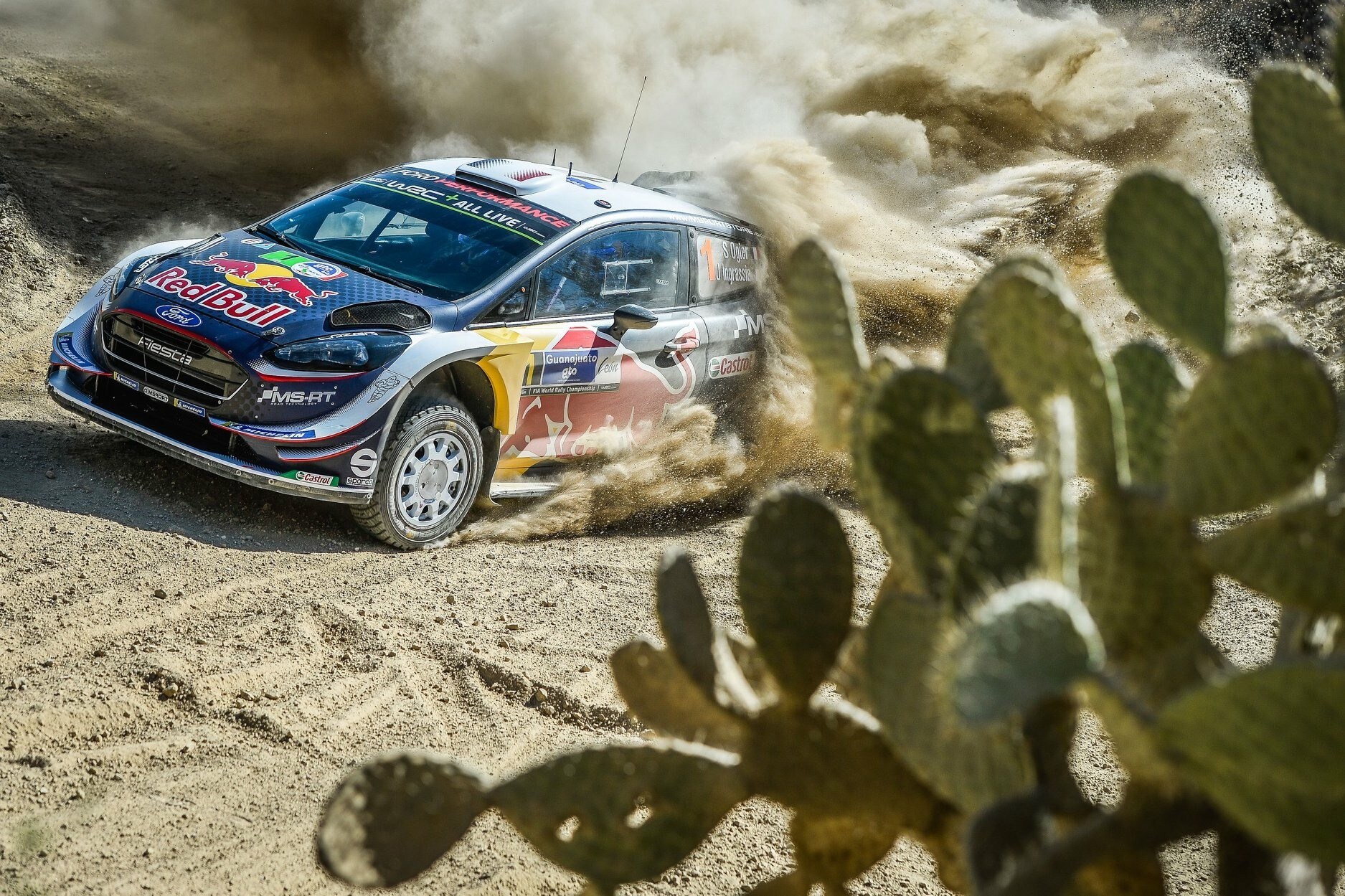 Rally Messico, Ogier strappa la leadership a Loeb