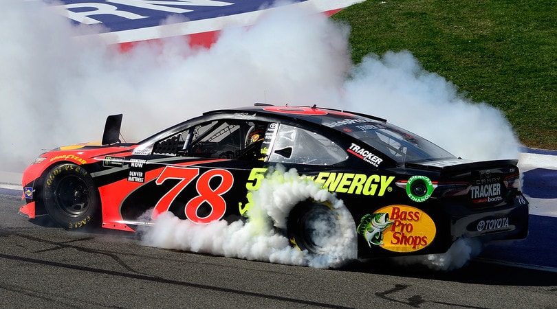 Nascar: Martin Truex Jr. domina e torna alla vittoria in California