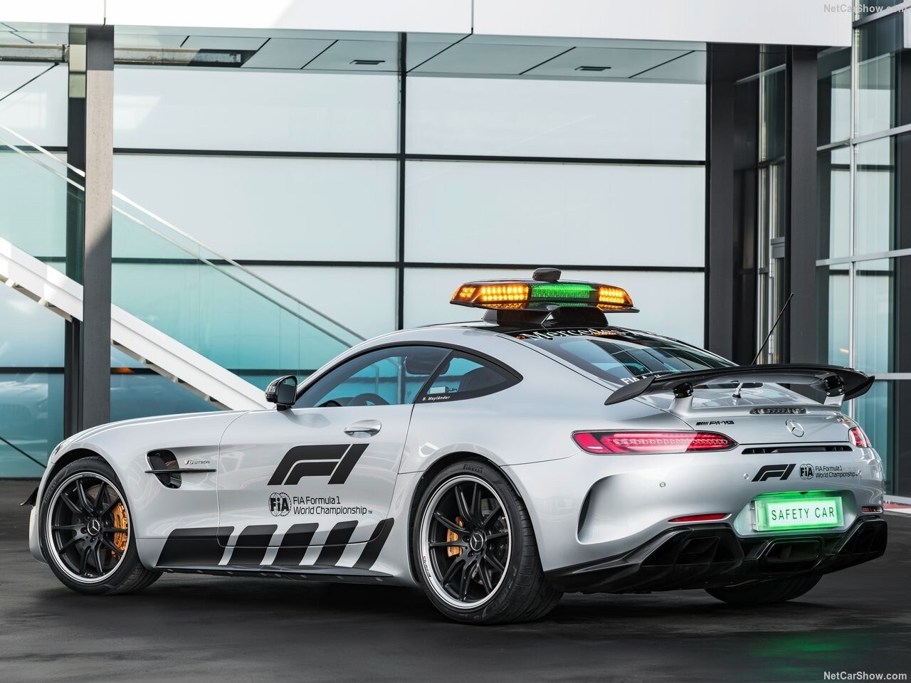 Formula 1, a Melbourne debutta la safety car più veloce di sempre