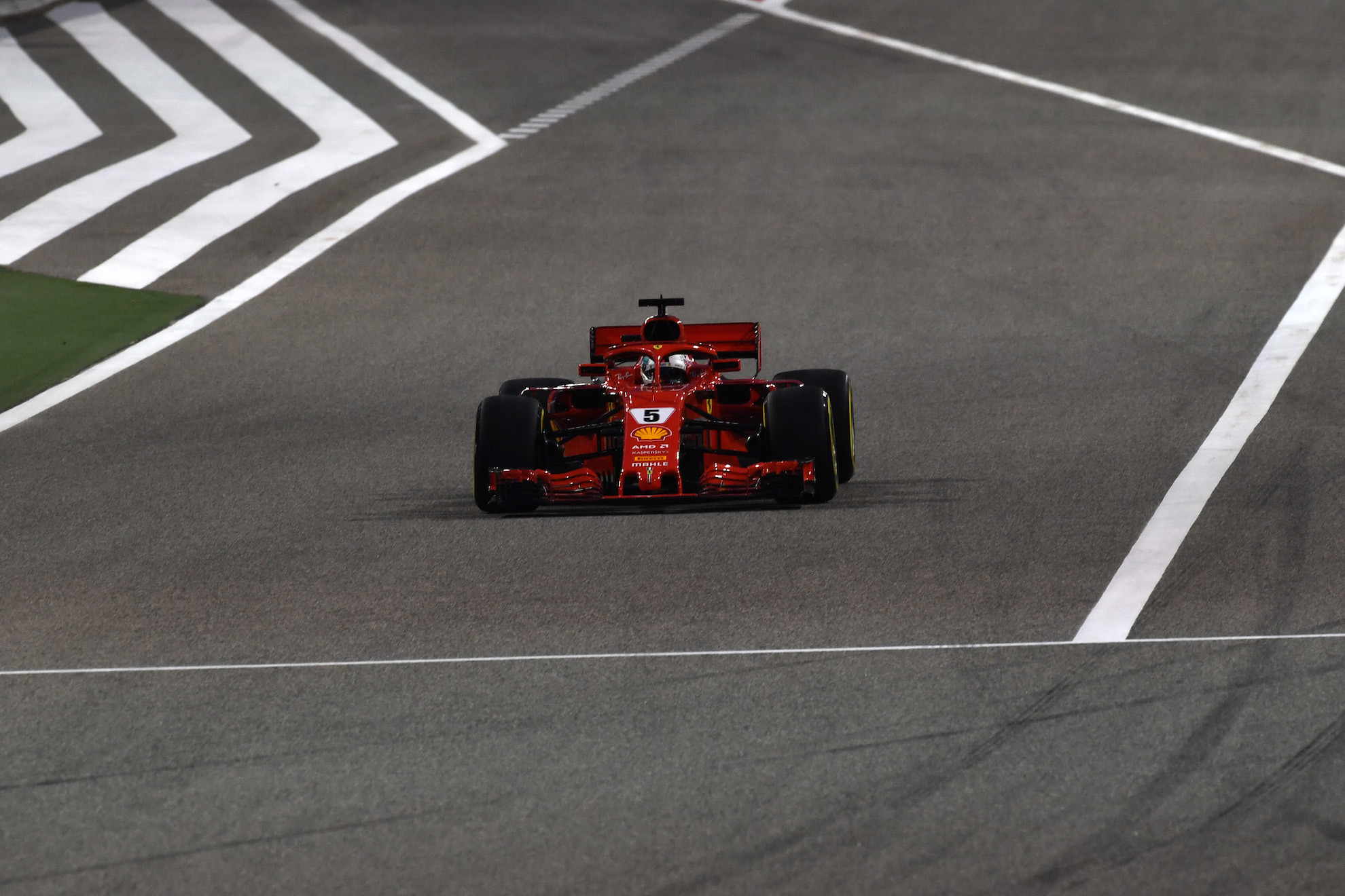 Formula 1 GP Bahrain: pole per Vettel e prima fila tutta Rossa