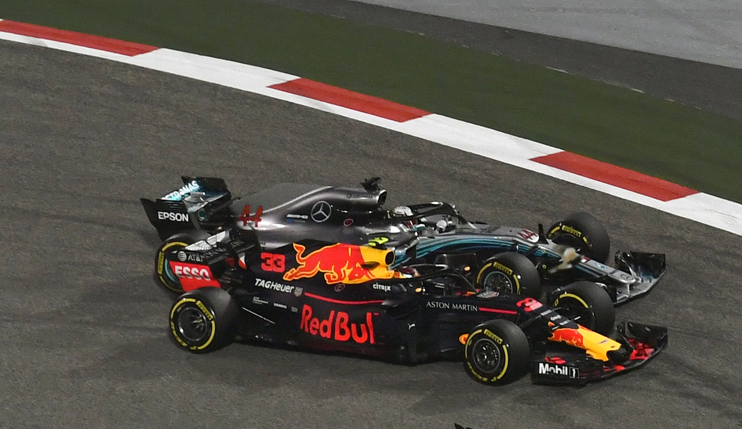 Formula 1 Bahrain: Hamilton limita i danni e se la prende con Verstappen