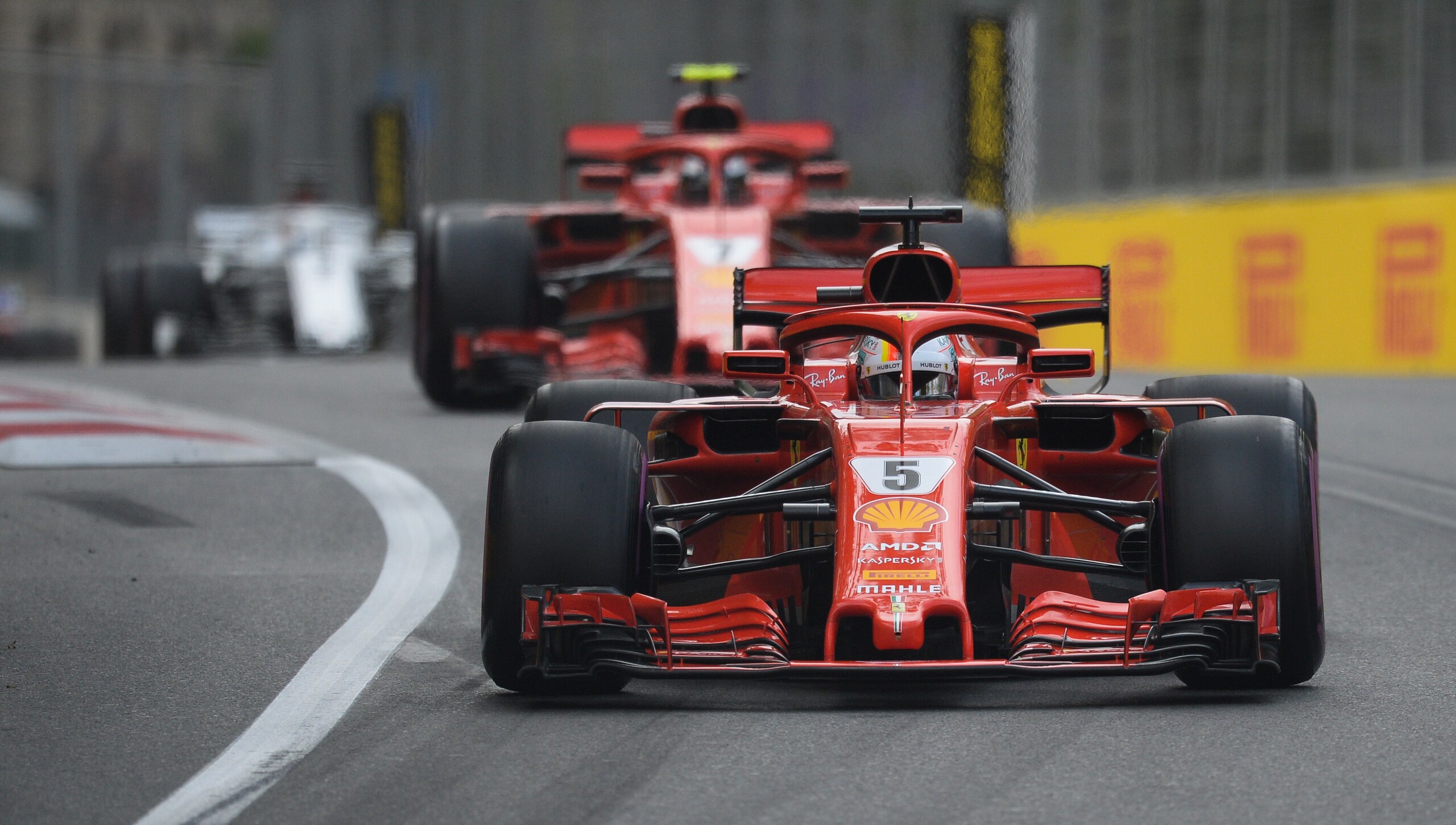 Formula 1 Baku, qualifiche double face per Ferrari